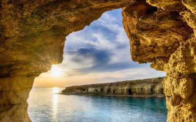 Wycieczka fakultatywna, Wycieczka z Pafos w kierunku Ayia Napa Marathon z Lefkarą, odrobiną wina i oliwy